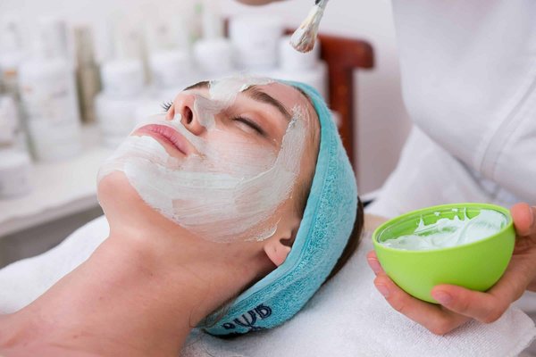 Comment préparer un masque visage exfoliant avec du sucre et de l'huile d'olive ?